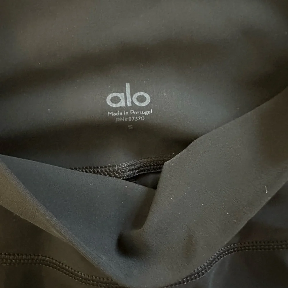 Alo Yoga High Waisted Ripped Warrior Leggings - Black - Small NWOT